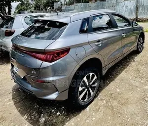 BYD E2 43 kWh 94 hp FWD 2024 Silver