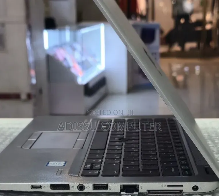 New Laptop HP EliteBook 820 G3 8GB Intel Core i5 SSD 1T