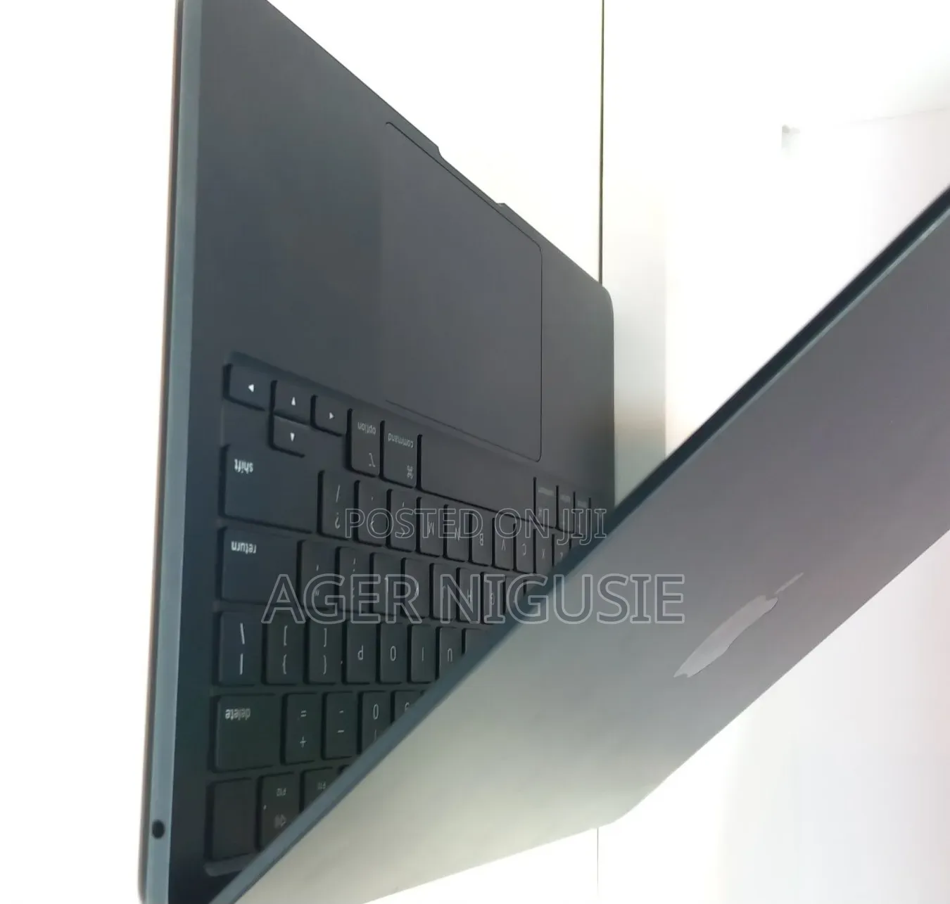 New Laptop Apple MacBook Air 2022 M2 8GB Intel Core i7 SSD 512GB
