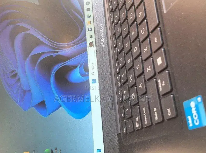 New Laptop Asus Vivobook 14 8GB Intel Core i3 SSD 128GB