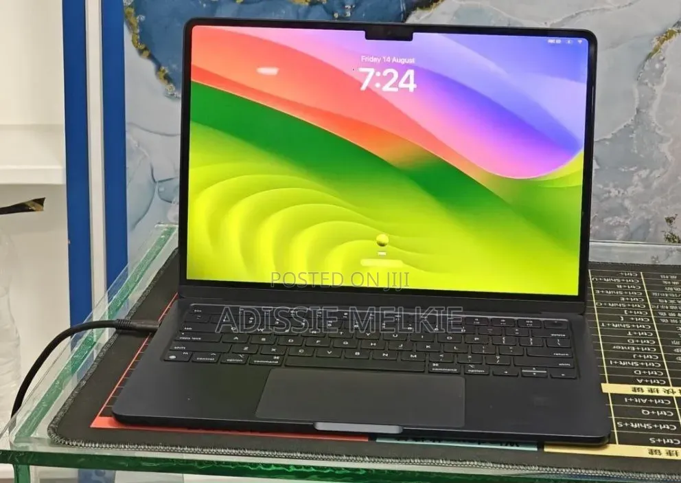 New Laptop Apple MacBook Air 2022 M2 16GB Apple M2 SSD 512GB