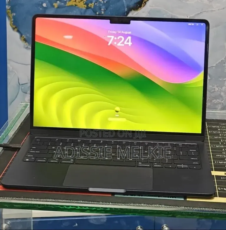 New Laptop Apple MacBook Air 2022 M2 16GB Apple M2 SSD 512GB