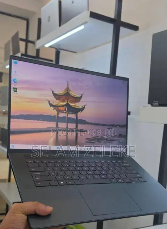 New Laptop Dell 16GB Intel Core i7 SSD 512GB