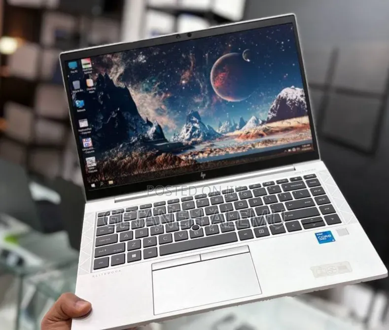 New Laptop HP EliteBook 830 G8 16GB Intel Core i5 SSD 512GB