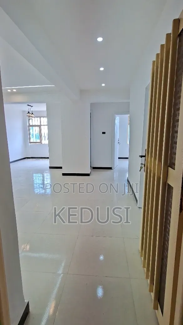 2bdrm Condo in ኮከብ የቤቶች ደላላ, Bole for sale