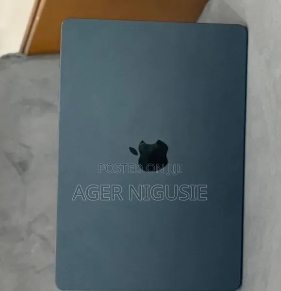 New Laptop Apple MacBook Air 2025 M4 16GB Intel Core i5 SSD 512GB
