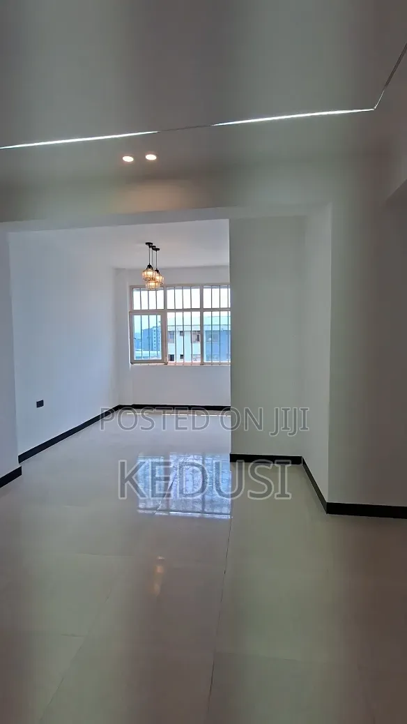 2bdrm Condo in ኮከብ የቤቶች ደላላ, Bole for sale