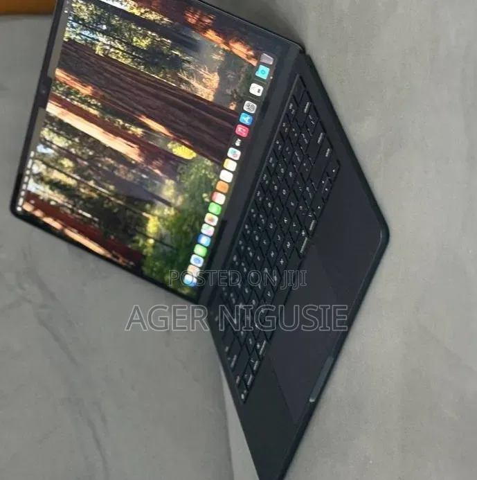 New Laptop Apple MacBook Air 2025 M4 16GB Intel Core i5 SSD 512GB