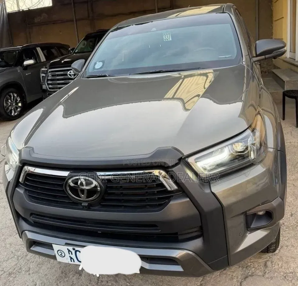 Toyota Hilux 2025 Gray