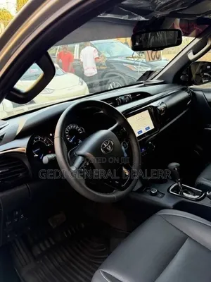 Toyota Hilux 2025 Gray