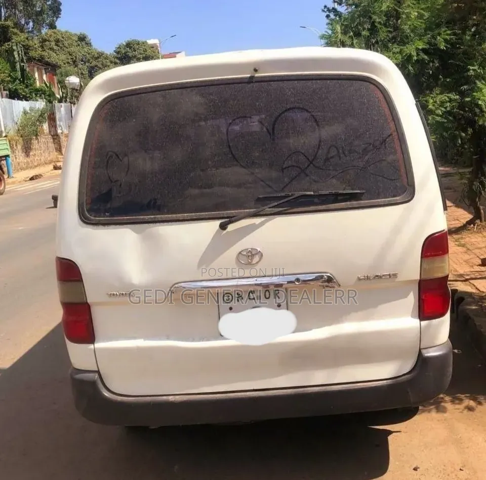 Toyota HiAce 2011 White