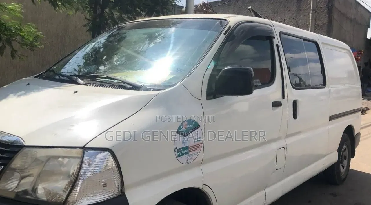 Toyota HiAce 2011 White