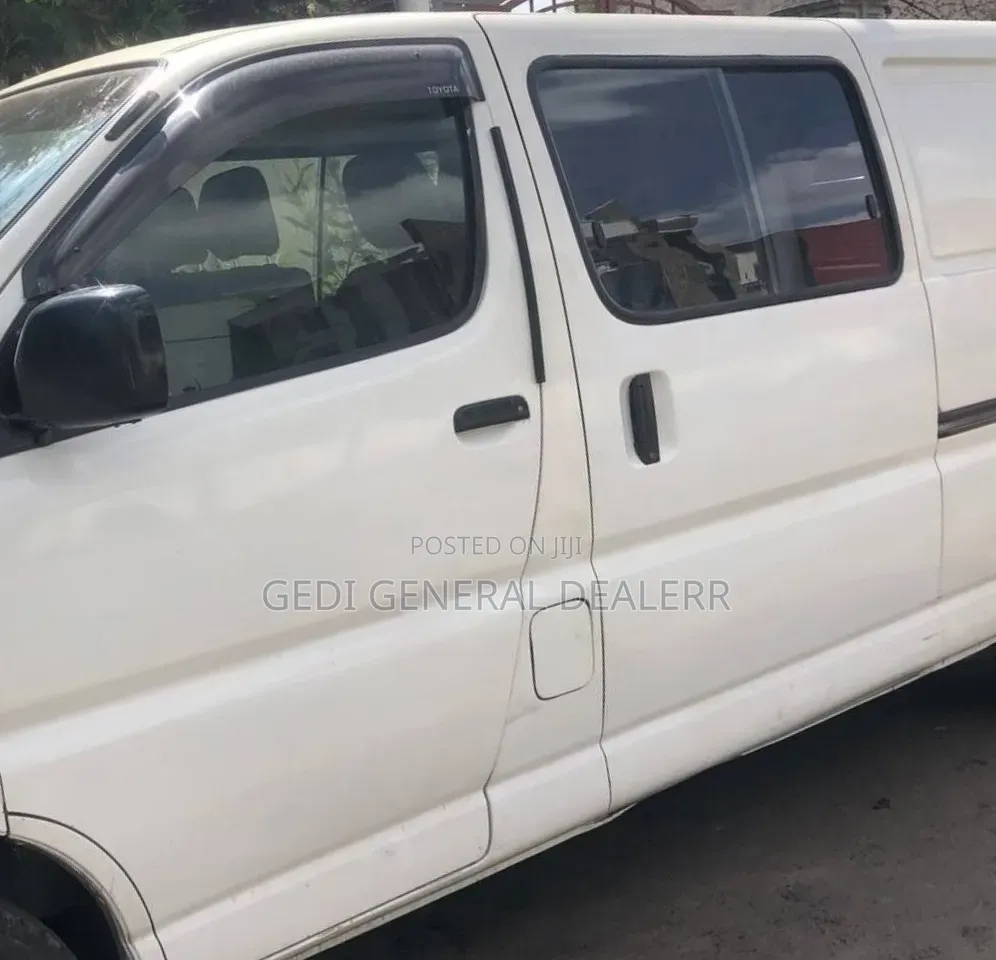 Toyota HiAce 2011 White