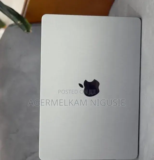 New Laptop Apple MacBook Air 2022 M2 8GB Intel Core i5 SSD 512GB