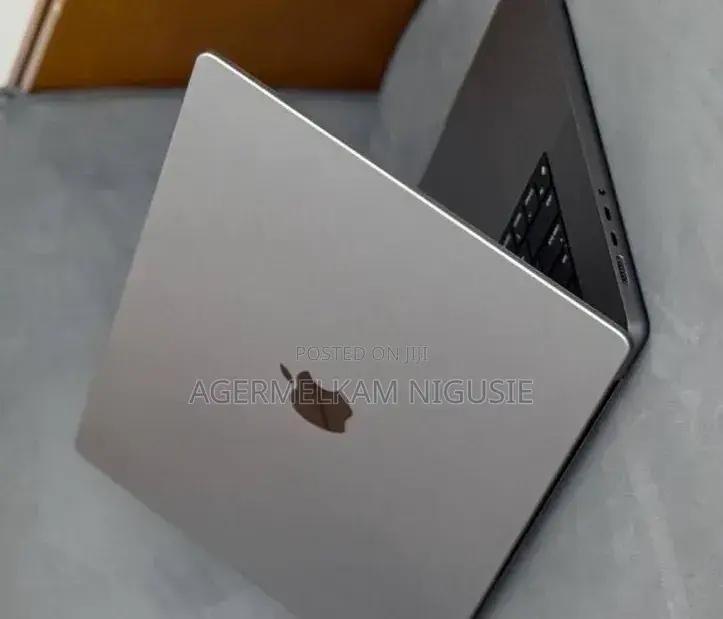New Laptop Apple MacBook Pro 2021 M1 Max 32GB Intel Core i5 SSD 256GB