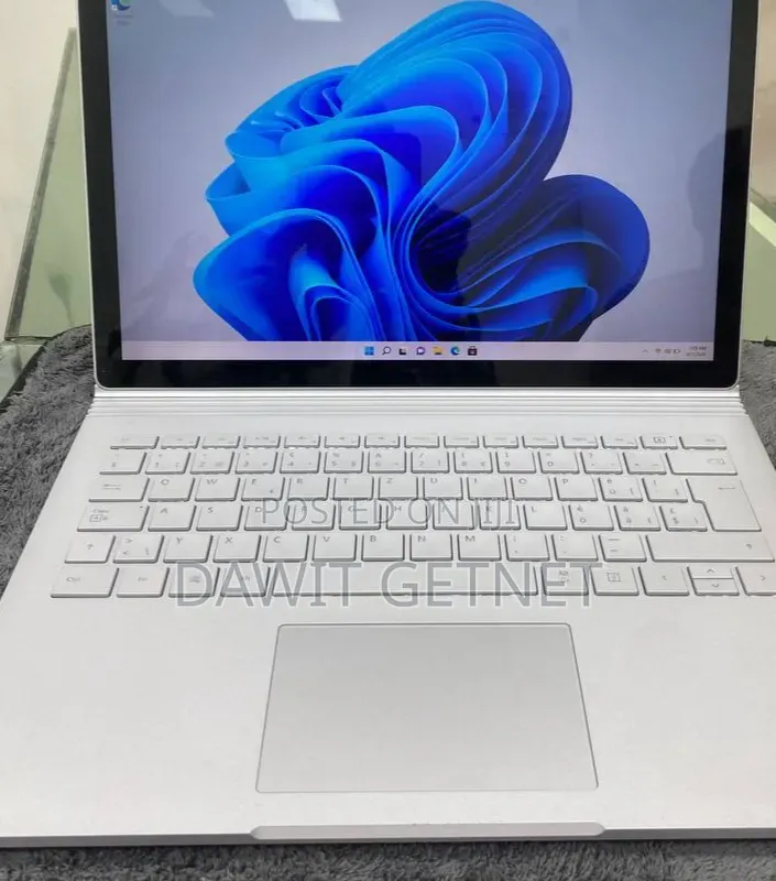 New Laptop Microsoft Surface 8GB Intel Core i5 SSD 128GB