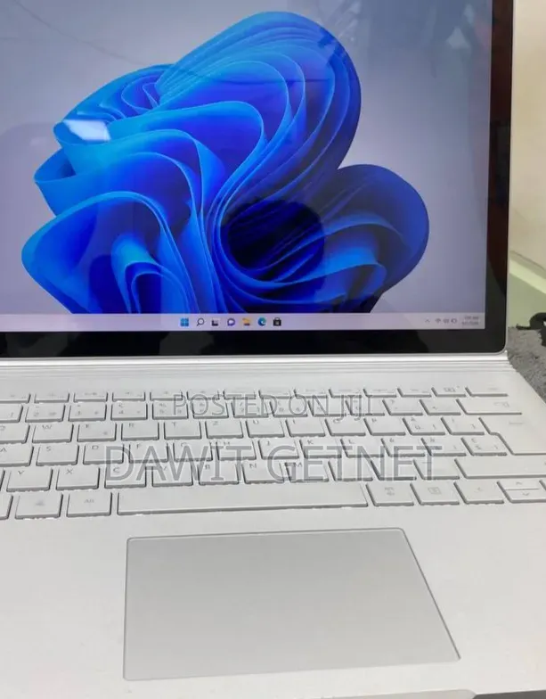 New Laptop Microsoft Surface 8GB Intel Core i5 SSD 128GB