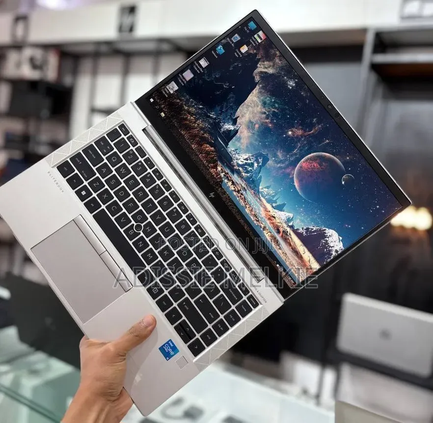 New Laptop HP EliteBook 830 G8 8GB Intel Core i5 SSD 512GB