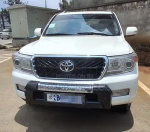 Toyota Land Cruiser 4.6 V8 GX 2010 White
