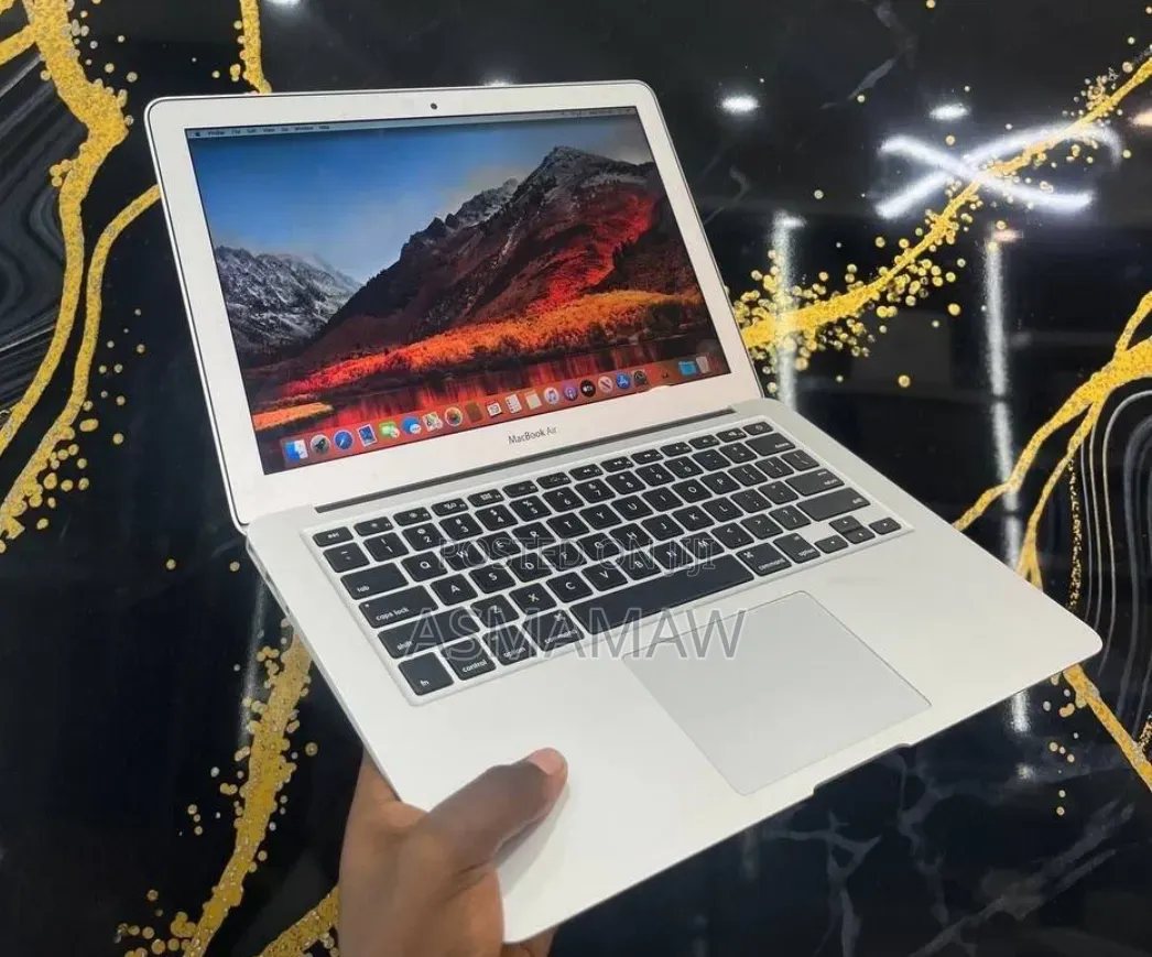 New Laptop Apple MacBook Pro 2017 8GB Intel Core i5 SSD 128GB