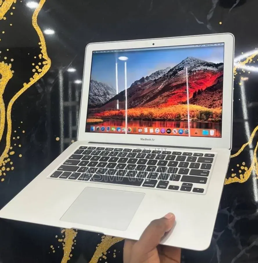 New Laptop Apple MacBook Pro 2017 8GB Intel Core i5 SSD 128GB