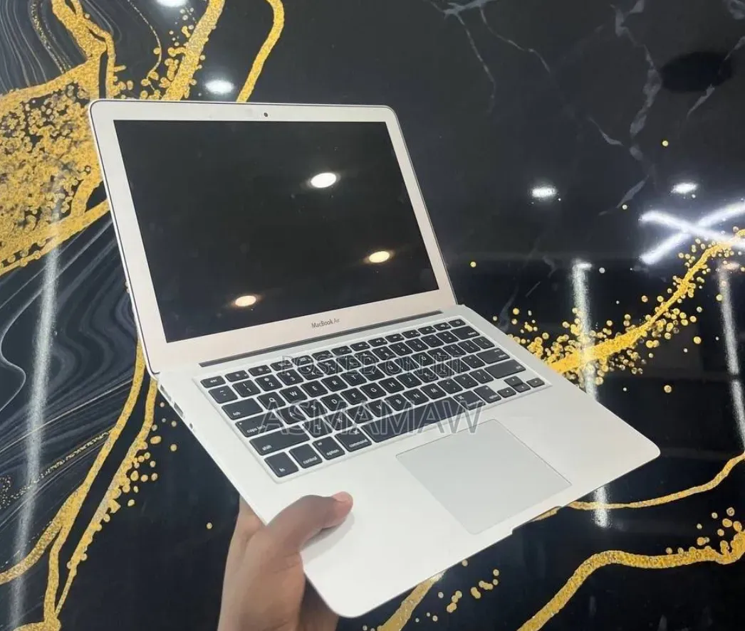 New Laptop Apple MacBook Pro 2017 8GB Intel Core i5 SSD 128GB