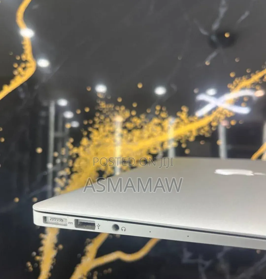 New Laptop Apple MacBook Pro 2017 8GB Intel Core i5 SSD 128GB