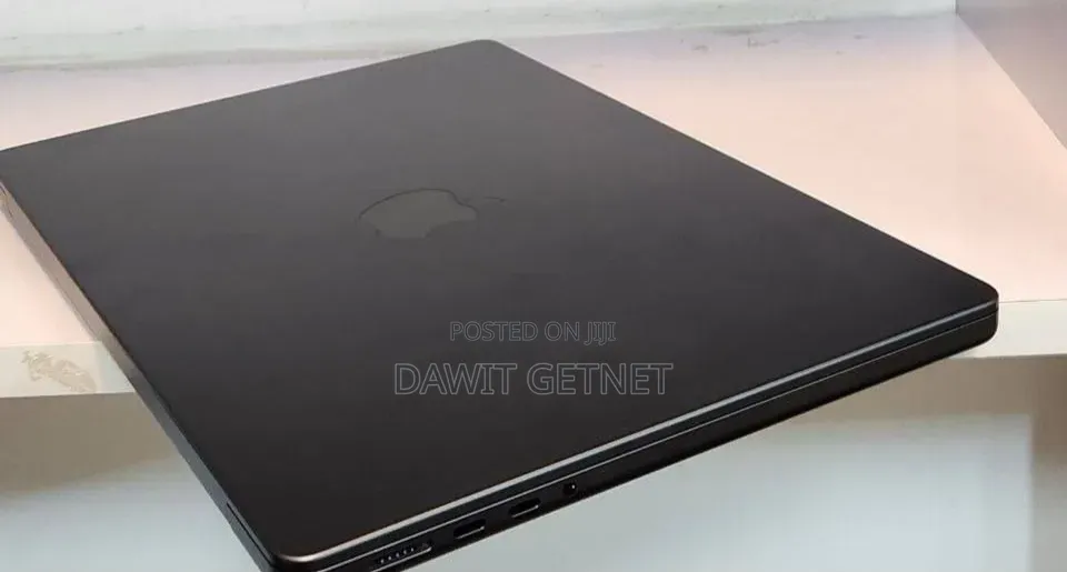 New Laptop Apple MacBook Pro 2025 M5 16GB Apple M5 Pro SSD 512GB