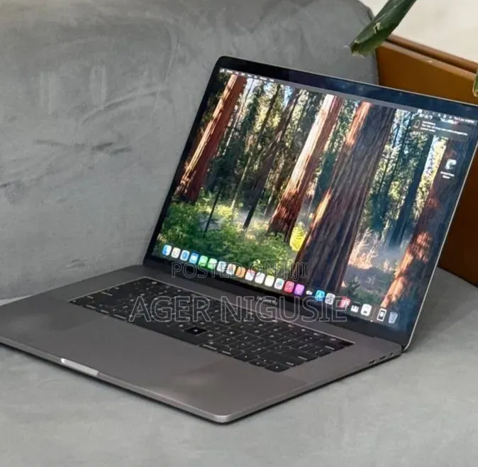 New Laptop Apple MacBook 2018 16GB Intel Core i7 SSD 256GB