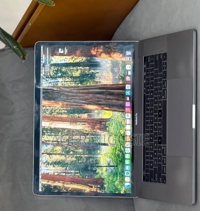 New Laptop Apple MacBook 2018 16GB Intel Core i7 SSD 256GB