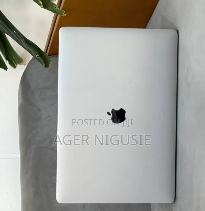 New Laptop Apple MacBook 2018 16GB Intel Core i7 SSD 256GB