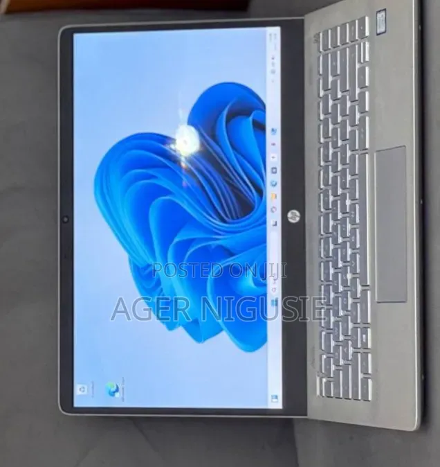 New Laptop HP Pavilion 10 8GB Intel Core i5 SSD 256GB