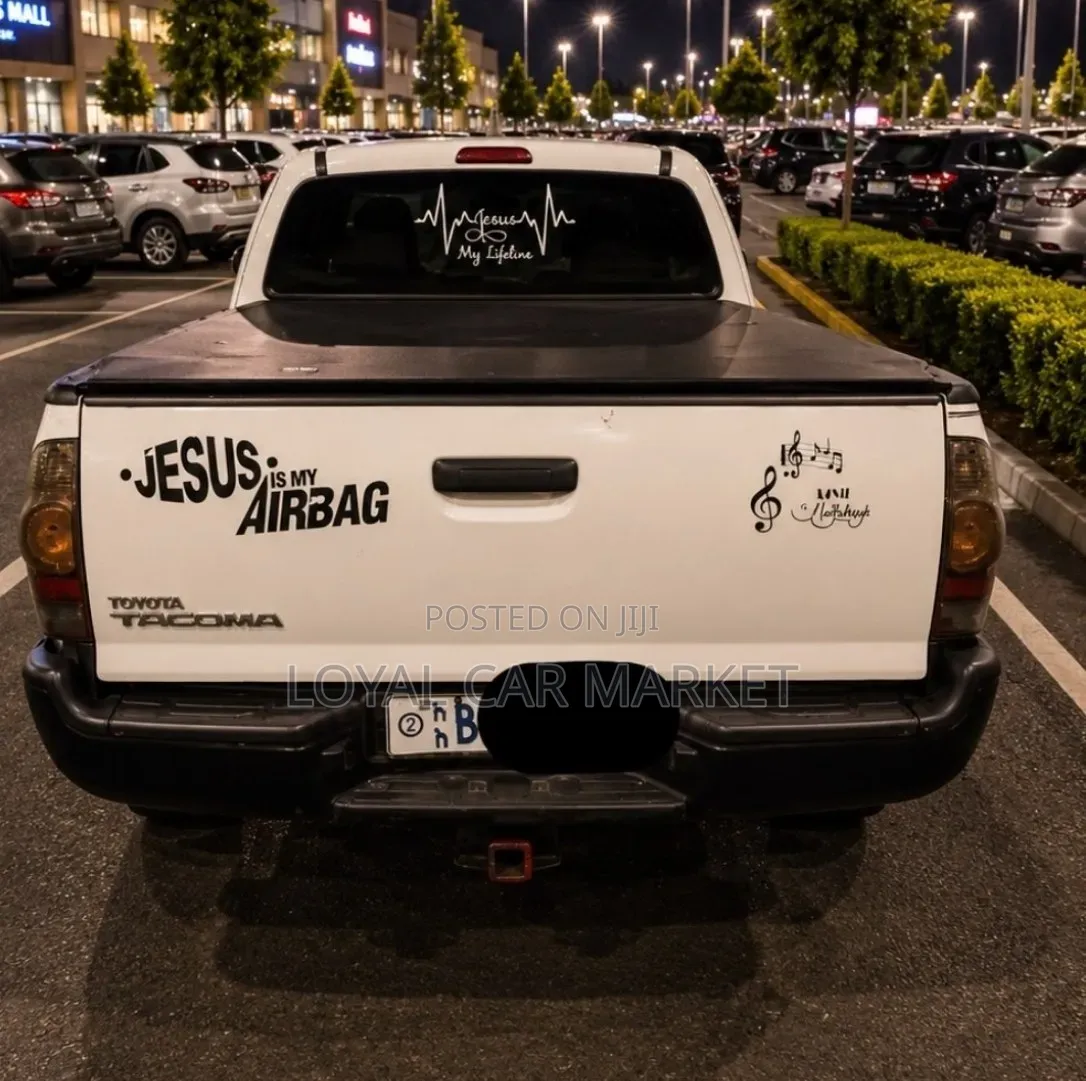 Toyota Tacoma 2015 White