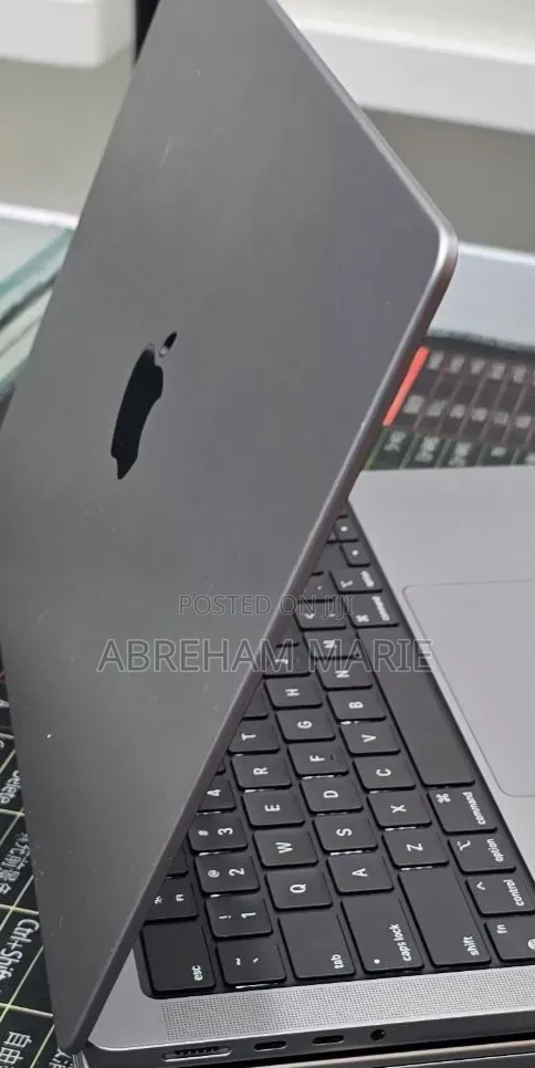 New Laptop Apple MacBook Pro 2021 M1 16GB Apple M1 Pro SSD 512GB