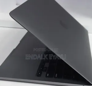 New Laptop Apple MacBook Pro 2020 M1 8GB Apple M1 Pro SSD 256GB