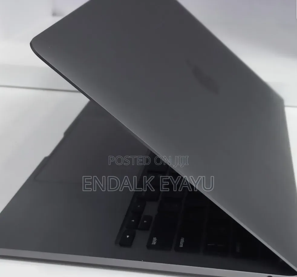 New Laptop Apple MacBook Pro 2020 M1 8GB Apple M1 Pro SSD 256GB