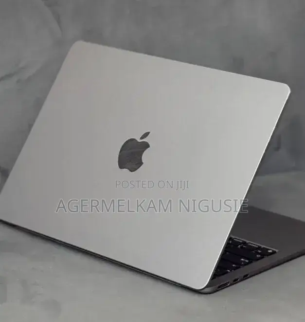 New Laptop Apple MacBook Air 2022 M2 8GB Intel Core i5 SSD 256GB