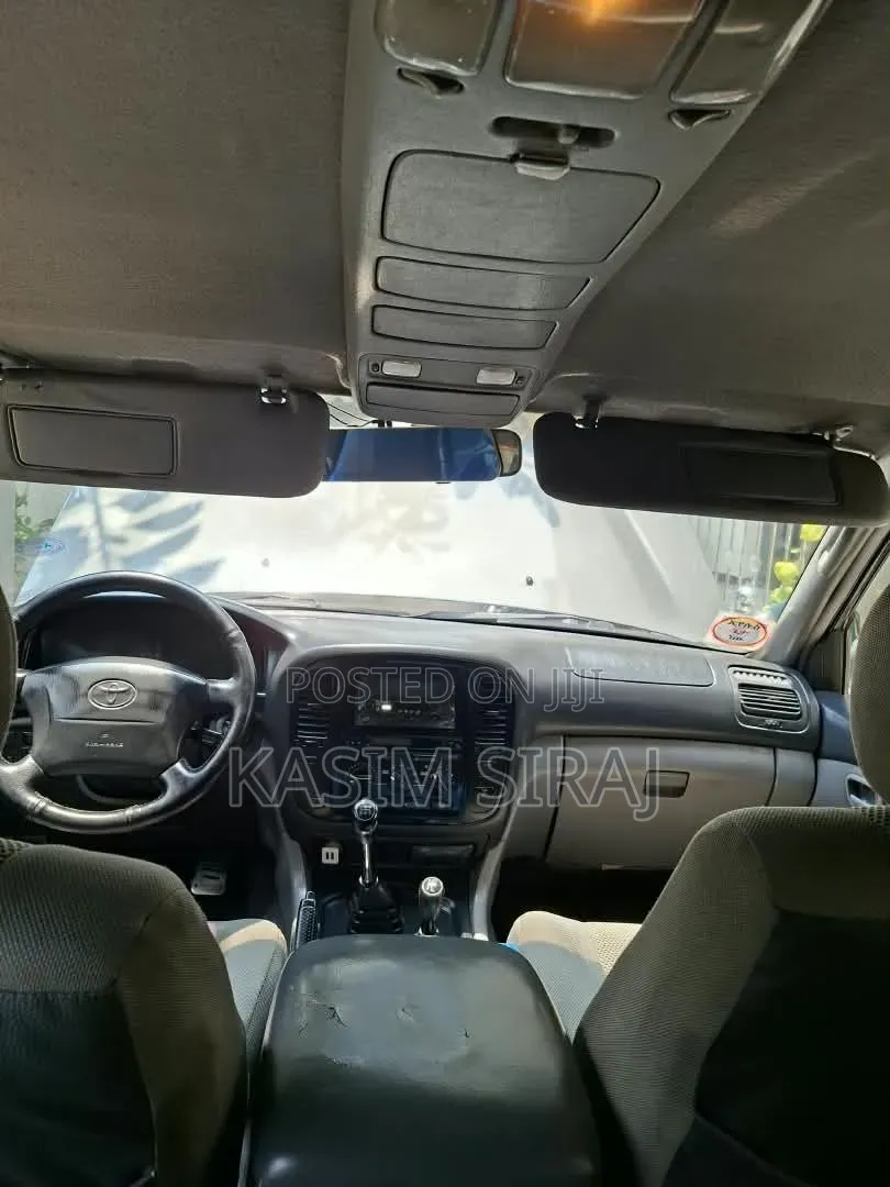 Toyota Land Cruiser HDJ 100 2001 Blue