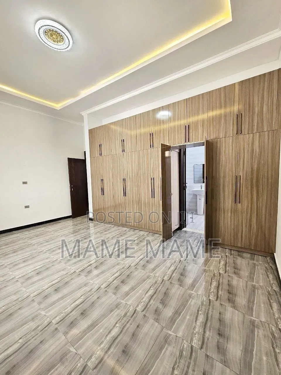 5bdrm Villa in Addis Abeba, Bole for sale
