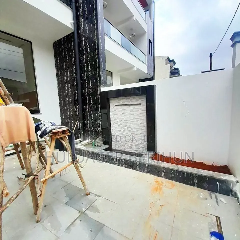 Furnished 9bdrm House in Bole for sale