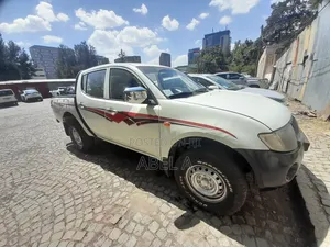 Mitsubishi L200 2008 White