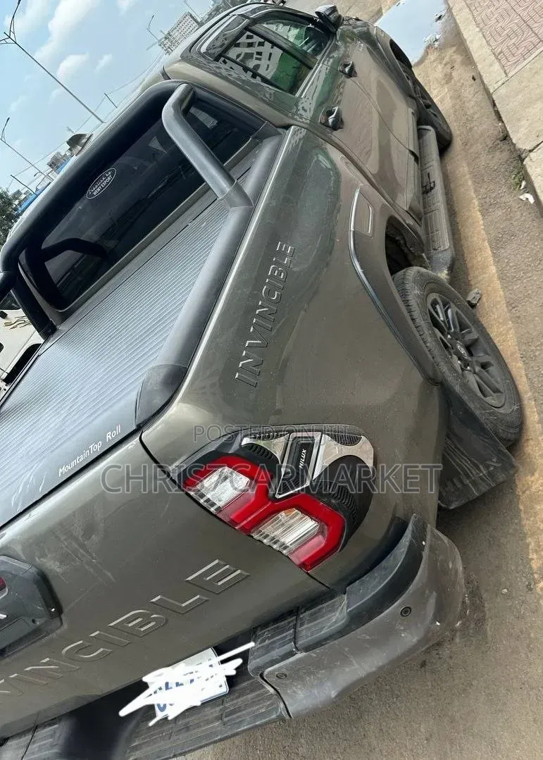 Toyota Hilux Revo Double Cab Deisel 2.8 RWD 2022 Gray