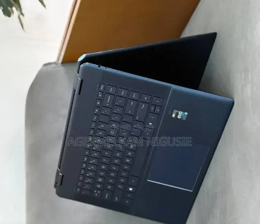 New Laptop HP Spectra 13 16GB Intel Core i7 SSD 512GB