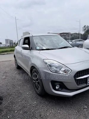 Suzuki Swift 2023 Silver