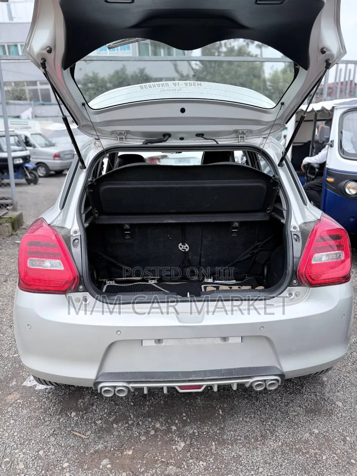 Suzuki Swift 2023 Silver