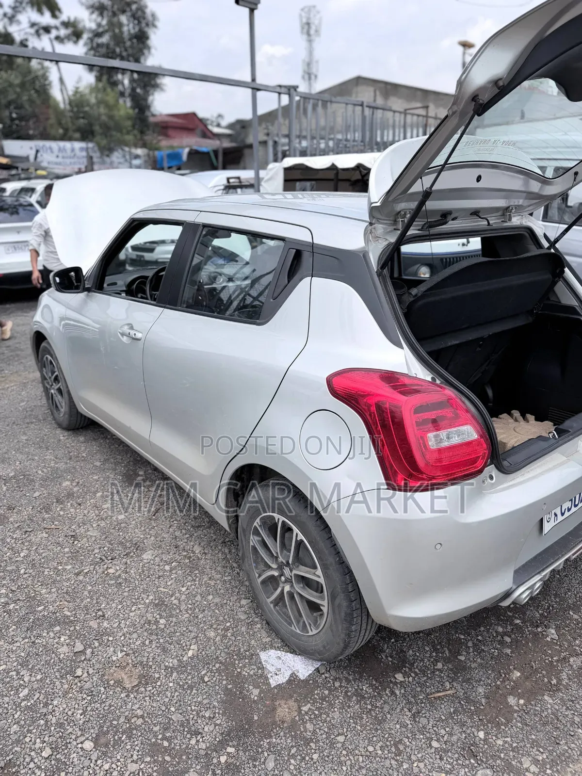 Suzuki Swift 2023 Silver