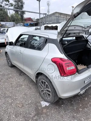 Suzuki Swift 2023 Silver