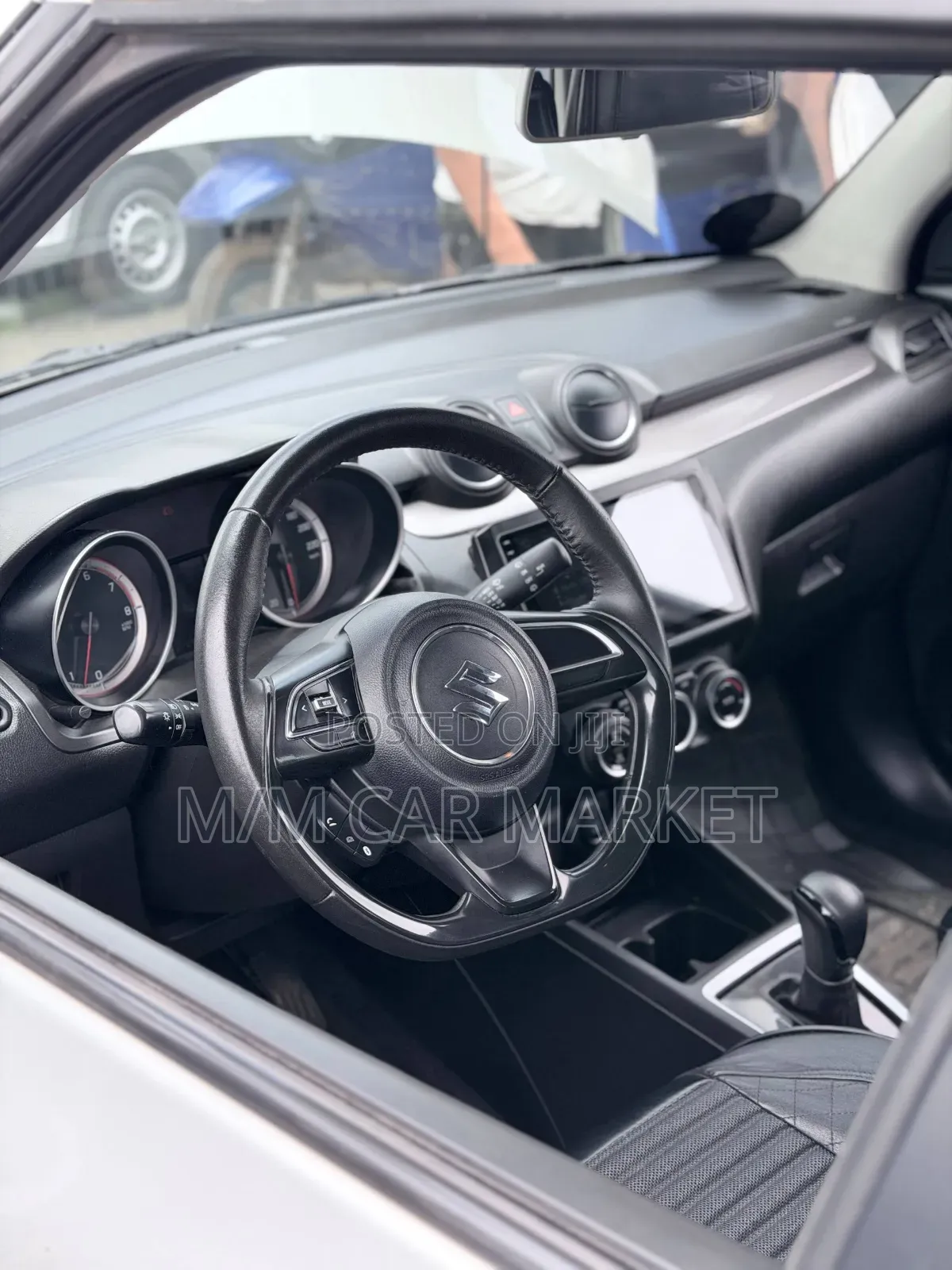 Suzuki Swift 2023 Silver