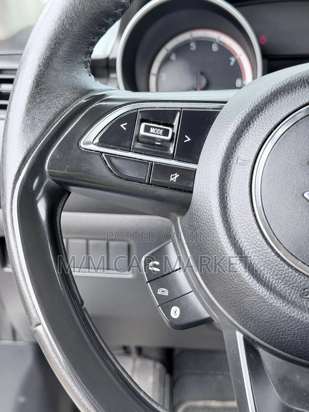 Suzuki Swift 2023 Silver