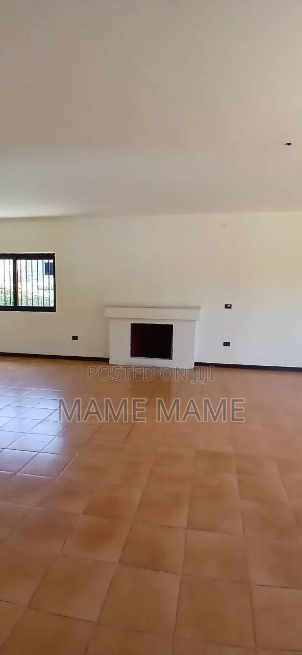 5bdrm Villa in Tafo Area, Bole for sale